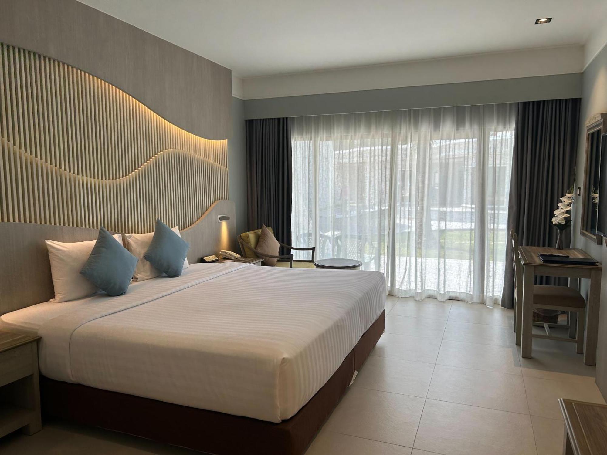 Amora Beach Resort Phuket Bang Tao Beach  Exterior photo